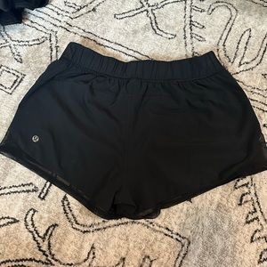 Lululemon black reversible women’s shorts